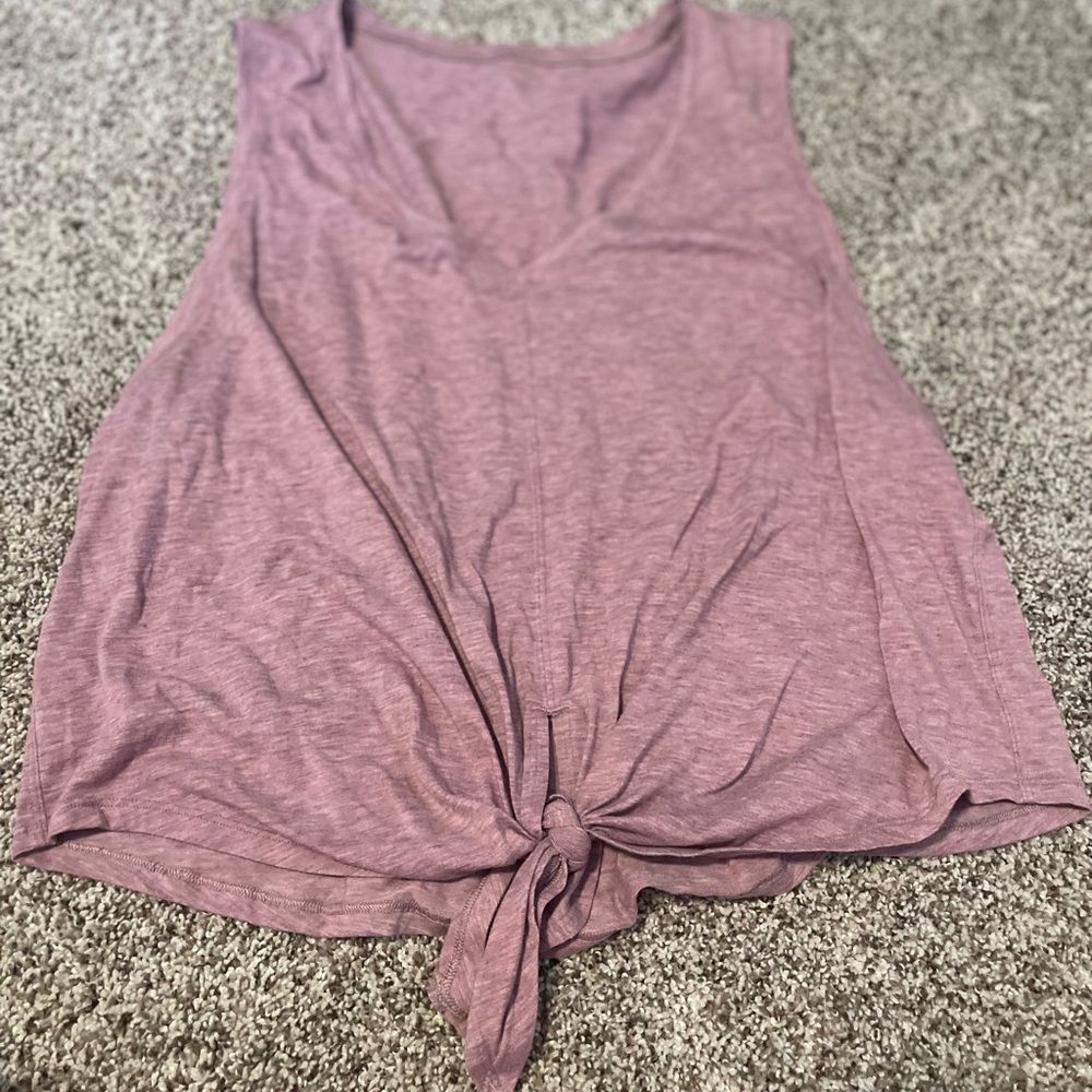 Lululemon gonna Fly knot shirt